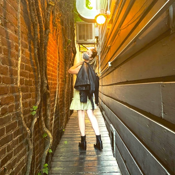 Meet your Posher, Amanda - Picture 1 of 1